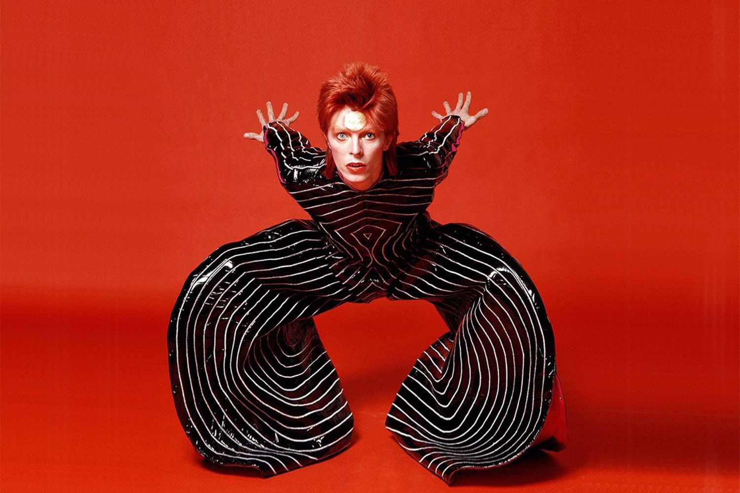 david bowie Kansai Yamamoto abito in vinile foto di Herb Ritts