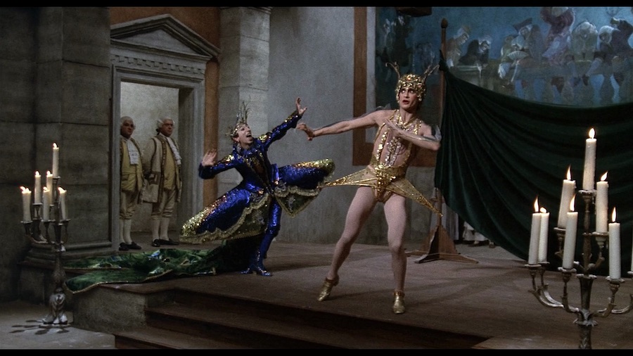 Il Casanova Federico Fellini scena dell balletto costumi blu e oro