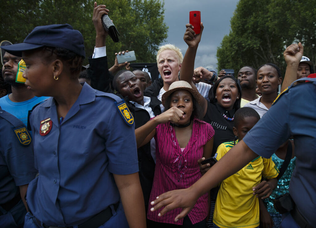 Ilvy Njiokiktjien manifestazione sud africa reportage fotografico