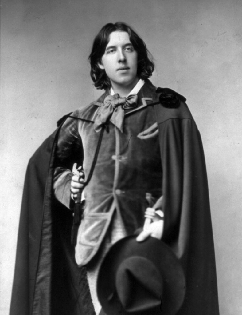 Oscar Wilde Dandy con mantello e cappello