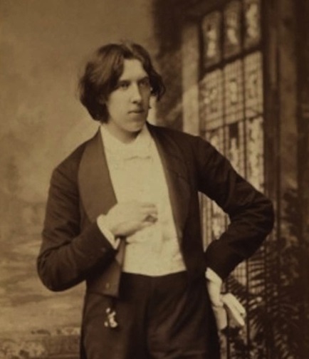 Oscar Wilde dandy con lo smoking