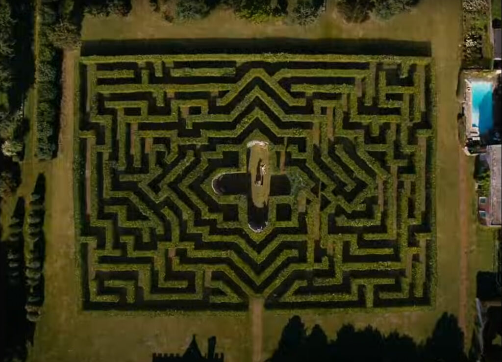 Saltburn labirinto minotauro spiegazione 